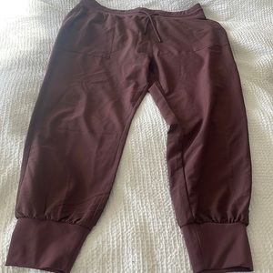 Vuori Joggers Burgundy